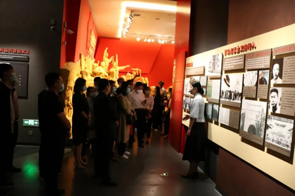 平?jīng)鲢垂军h委組織各支部開展“重溫歷史、砥礪前行”(圖2)