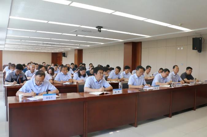 市政府國資委黨委委員、副主任邊疆到泓源公司講黨課(圖3)